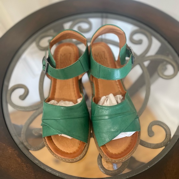 Miz Mooz Haley - Picture 4 of 6